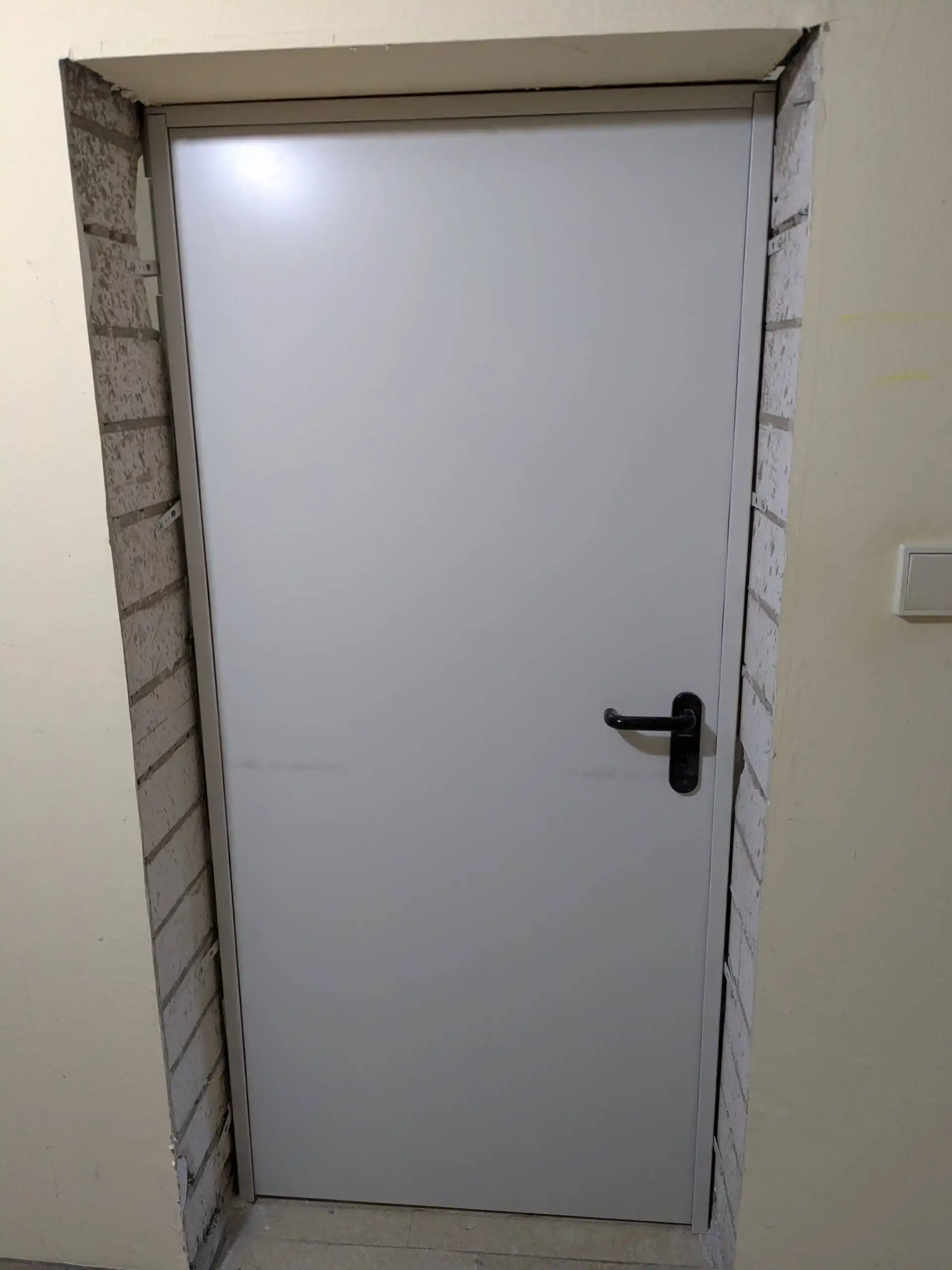 Frisch eingebaute Brandschutztür